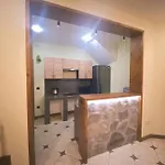 кам'яний двір Отель *