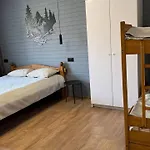 кам'яний двір Микуличин