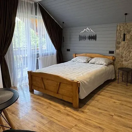 кам'яний двір Hotel Mykulychyn