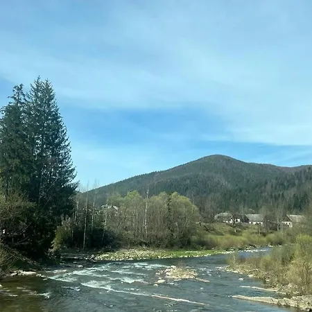 Готель кам'яний двір *
