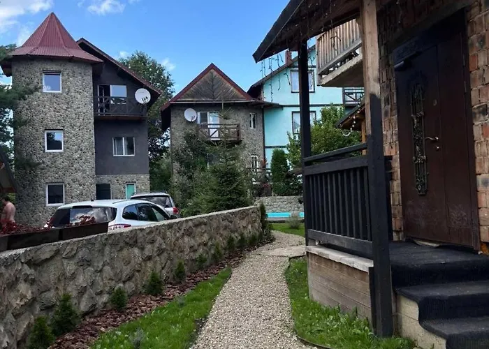 кам'яний двір Hotel