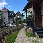 кам'яний двір Hotel