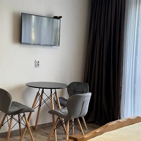 кам'яний двір Hotel *