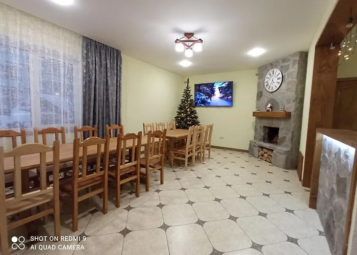 кам'яний двір فندق *